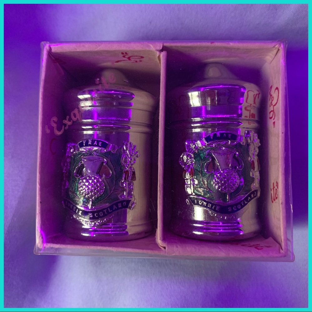 Vintage Exquisite Bonnie Scotland shakers